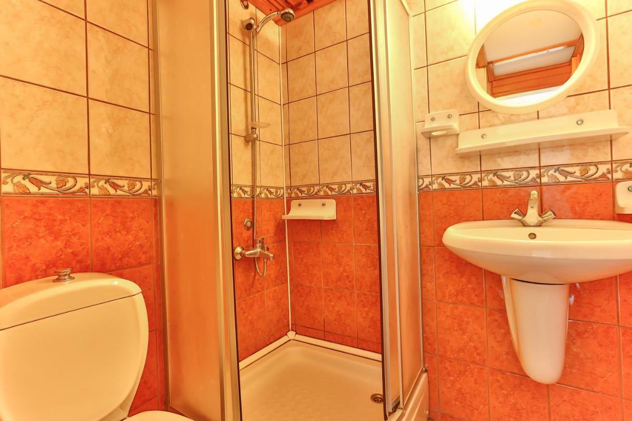 Hotel Villa Oenemli Сиде Екстериор снимка